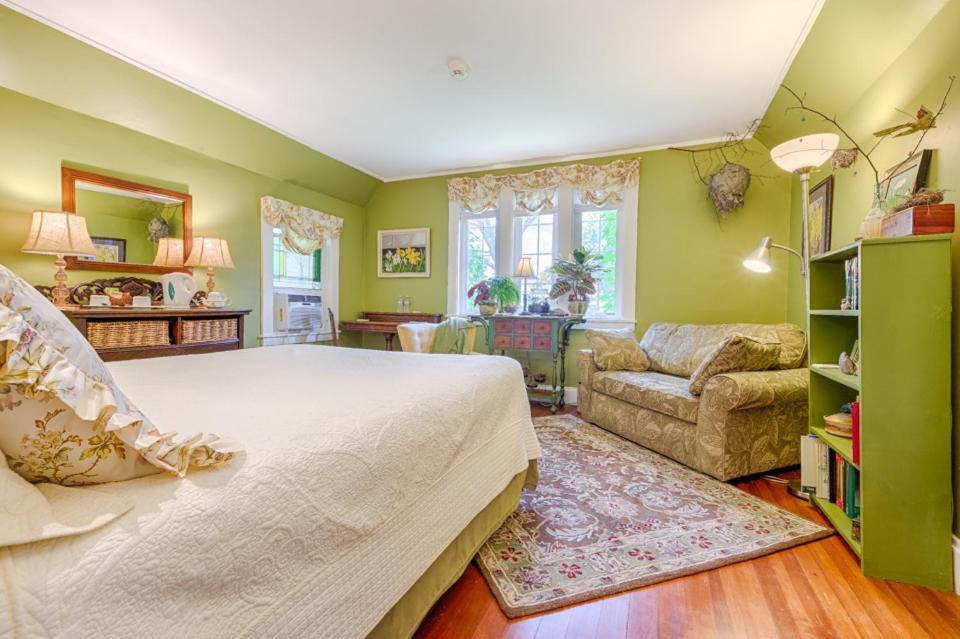 Howarth House Bed And Breakfast Фичбърг Екстериор снимка