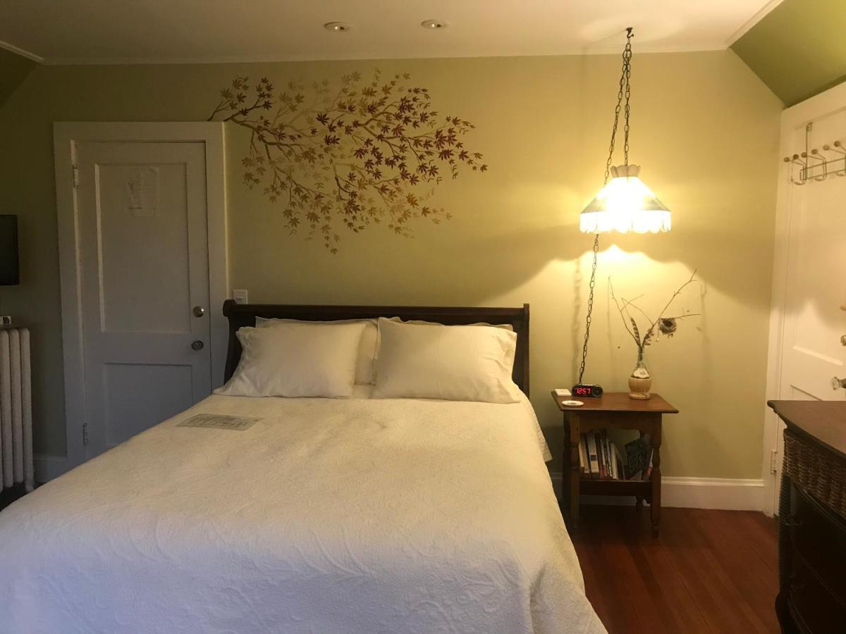Howarth House Bed And Breakfast Фичбърг Екстериор снимка