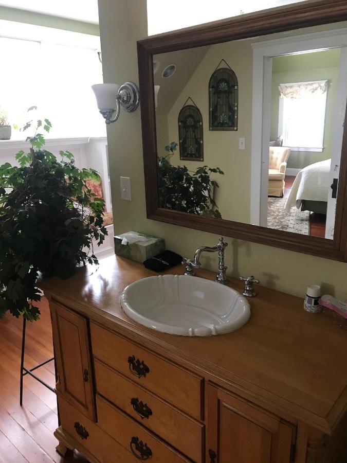 Howarth House Bed And Breakfast Фичбърг Екстериор снимка
