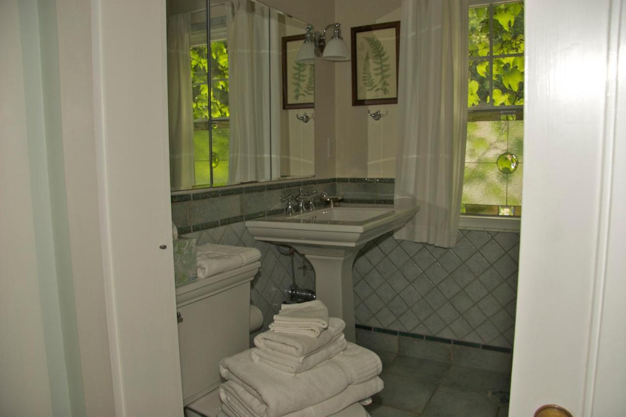 Howarth House Bed And Breakfast Фичбърг Екстериор снимка